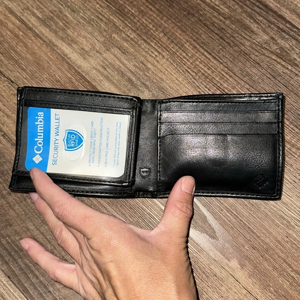 COLUMBIA MENS BLACK WALLET‎